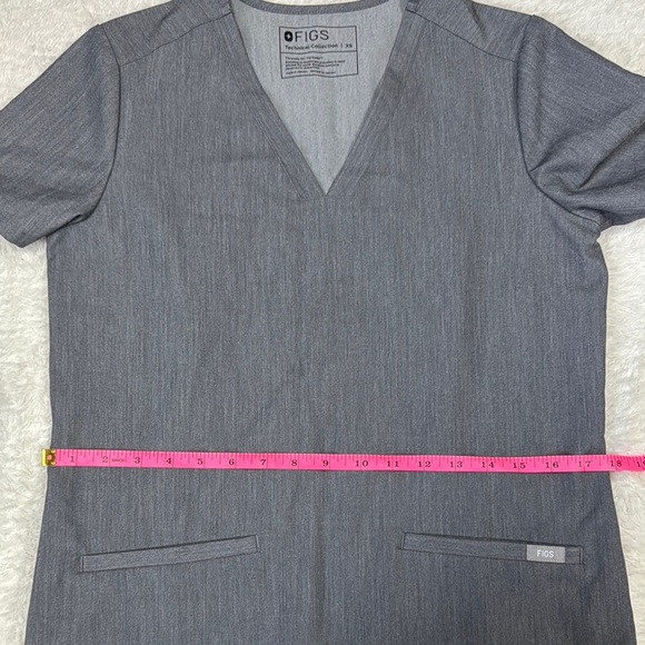 Figs Gray Fitted Short Sleeve Top - Picture 5 of 8
